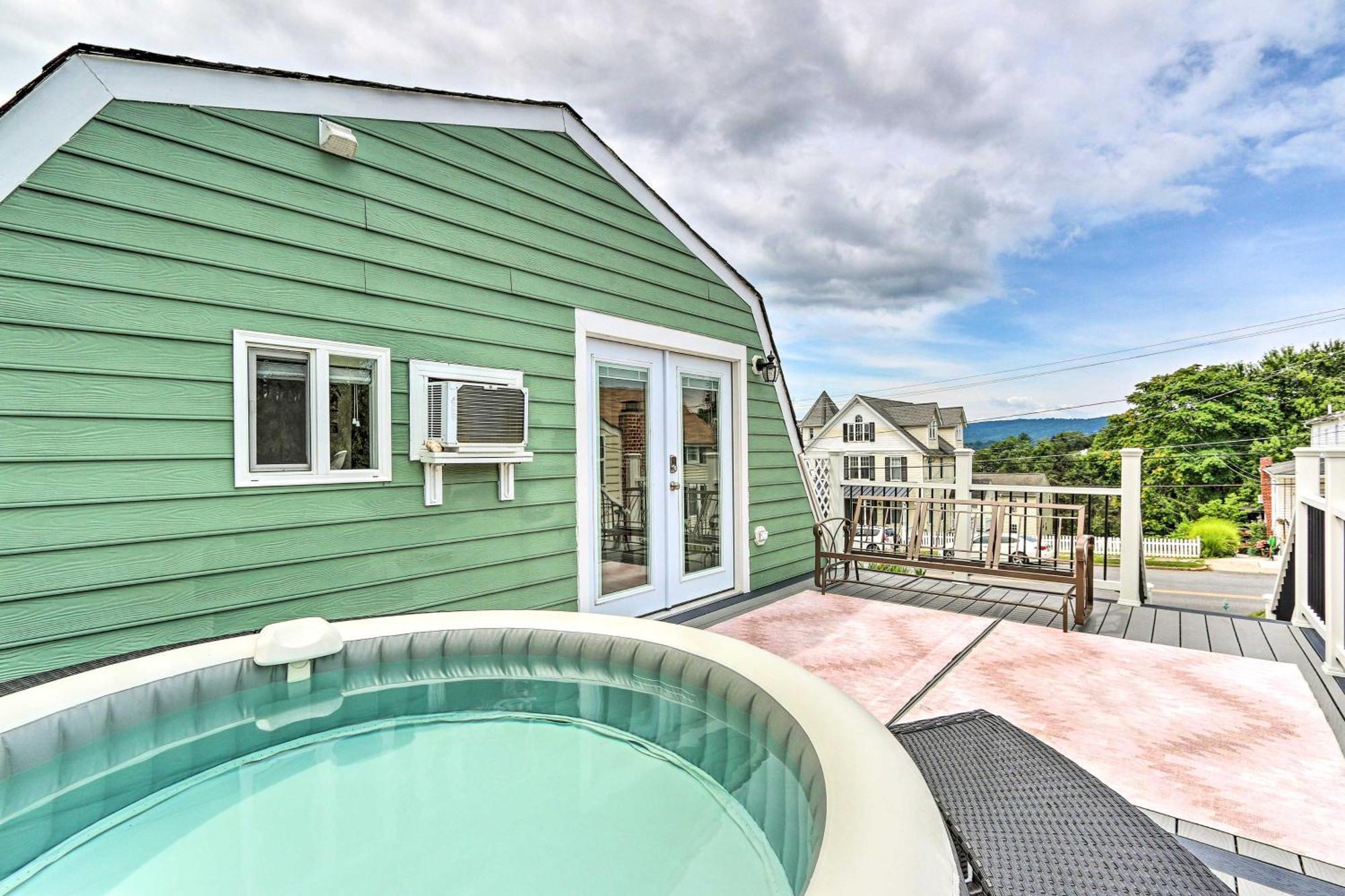 Epic Brunswick Apartment, Deck With Private Hot Tub! Ngoại thất bức ảnh