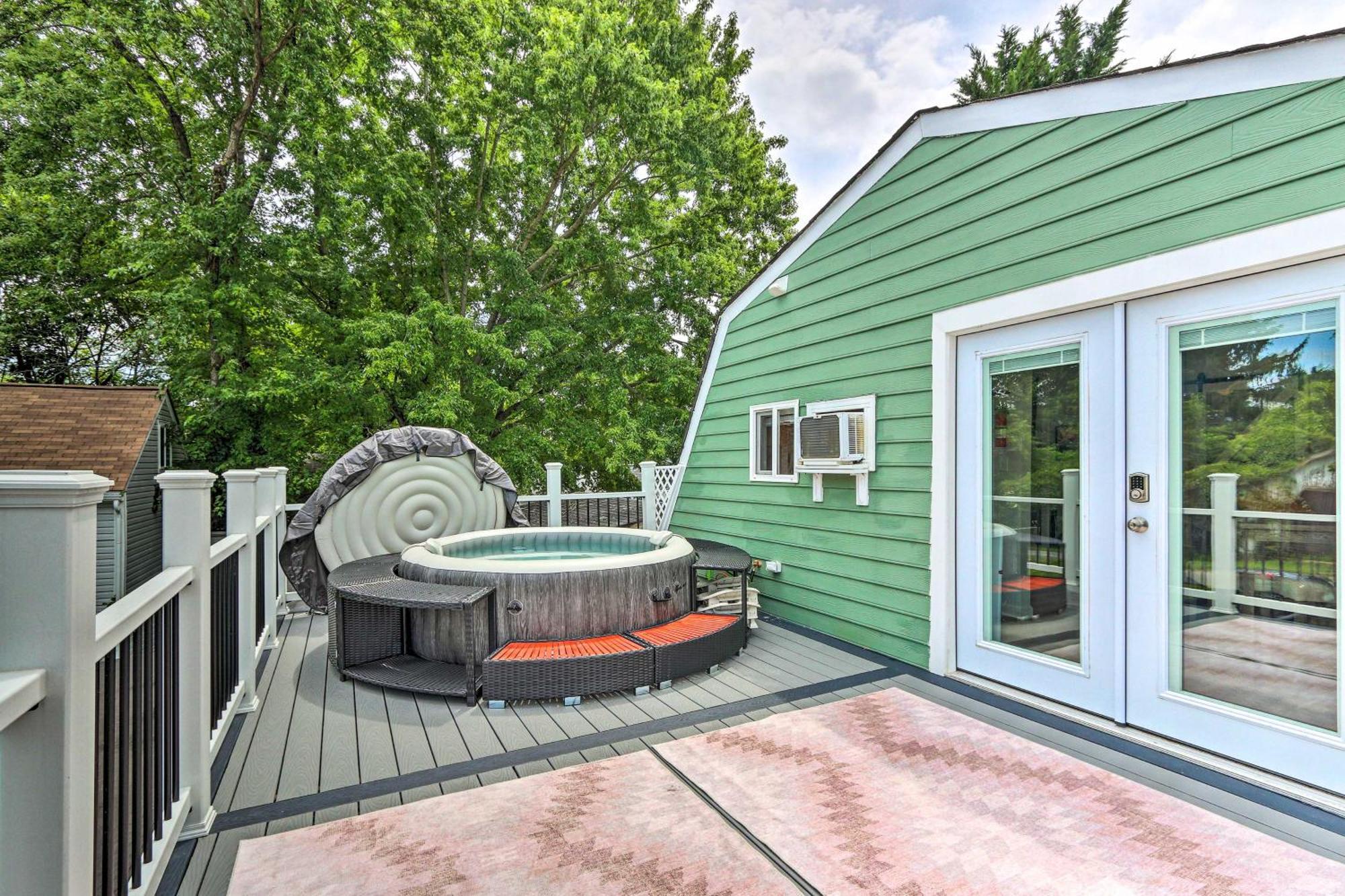 Epic Brunswick Apartment, Deck With Private Hot Tub! Ngoại thất bức ảnh